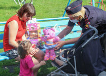 В Ачинске транспортные полицейские дали старт благотворительной акции «Дари добро!»